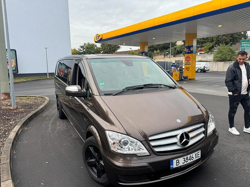 Braun Gebraucht 2013 Mercedes Viano Van / Kleinbus | 24.900 € (Teuer) - Bild 1/4