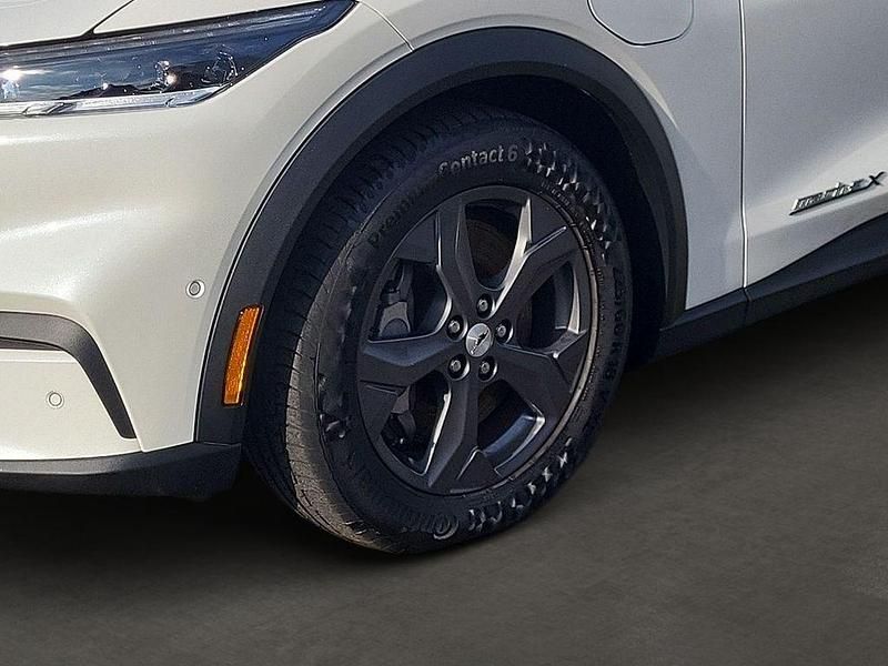 Gebraucht Ford Mustang Mach-E Basis 216 kW (294 PS) 2021 Starweiß metallic (metallic) SUV