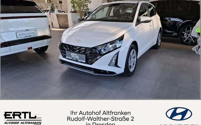 Weiß Gebraucht 2025 Hyundai i20 Select Limousine | 19.990 € (Fairer Preis) - Bild 1/4