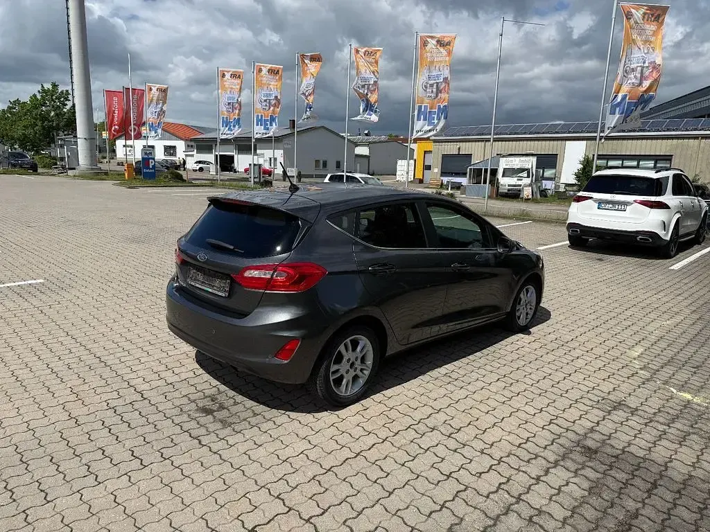 Gebraucht Ford Fiesta Titanium 101 PS (74 kW) 2018 Grau Kleinwagen