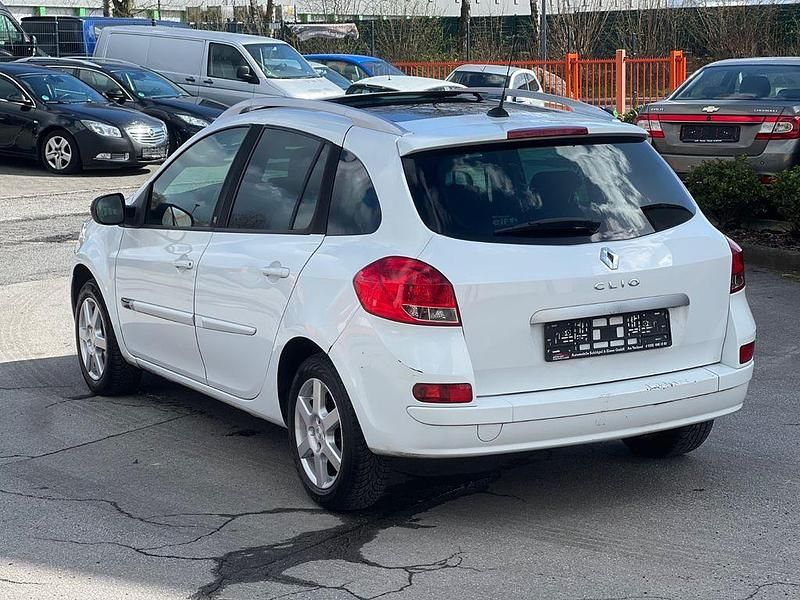 Gebraucht Renault Clio II Night&Day 75 PS (55 kW) 2010 Weiß Limousine