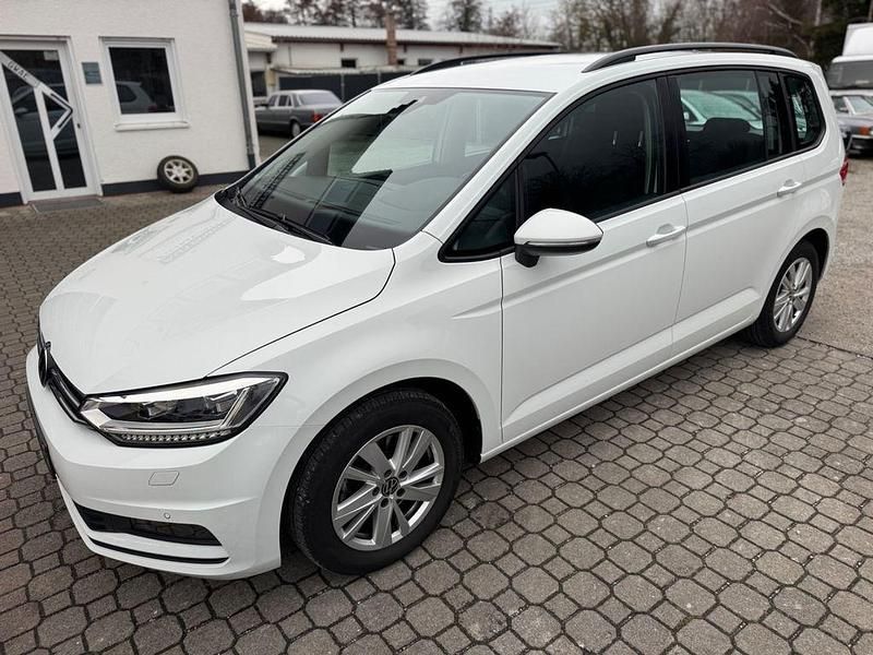 Gebraucht VW Touran Comfortline 150 PS (110 kW) 2023 Weiß Van / Kleinbus