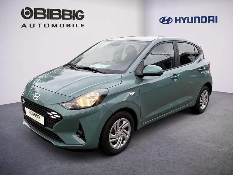 Mangrove green Neu 2025 Hyundai i10 GO! Kleinwagen | 16.990 € (Fairer Preis) - Bild 1/3