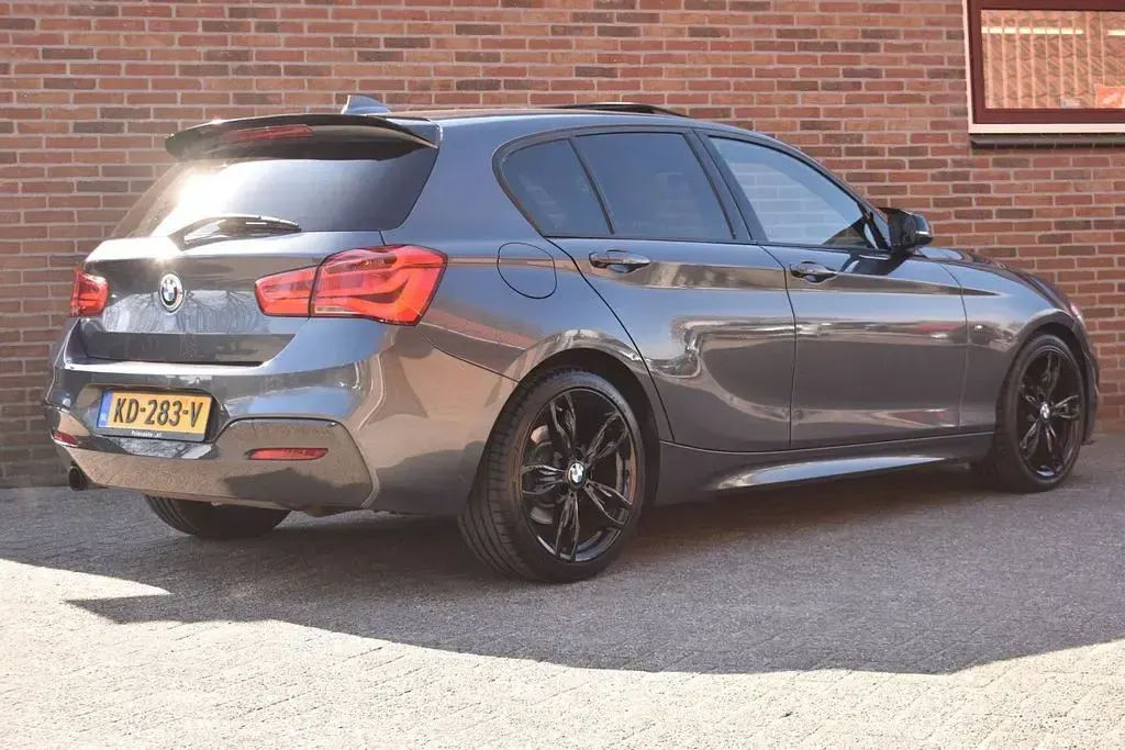 Gebraucht BMW 118 Executive 136 PS (100 kW) 2016 Grau Kleinwagen