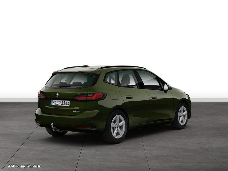 Gebraucht BMW 220 Active Tourer 156 PS (114 kW) 2025 Grün Van / Kleinbus
