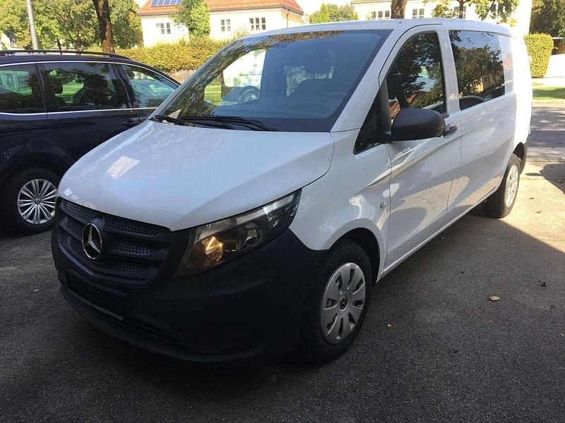 Arktikweiss Gebraucht 2020 Mercedes Vito Van / Kleinbus | 17.900 € (Fairer Preis) - Bild 1/4