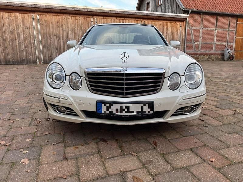 Gebraucht Mercedes E420 Avantgarde 314 PS (230 kW) 2008 Weiß Limousine