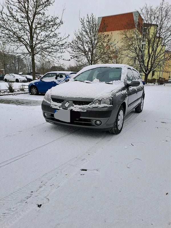 Grau Gebraucht 2002 Renault Clio II Kleinwagen | 2.350 € (Fairer Preis) - Bild 1/4