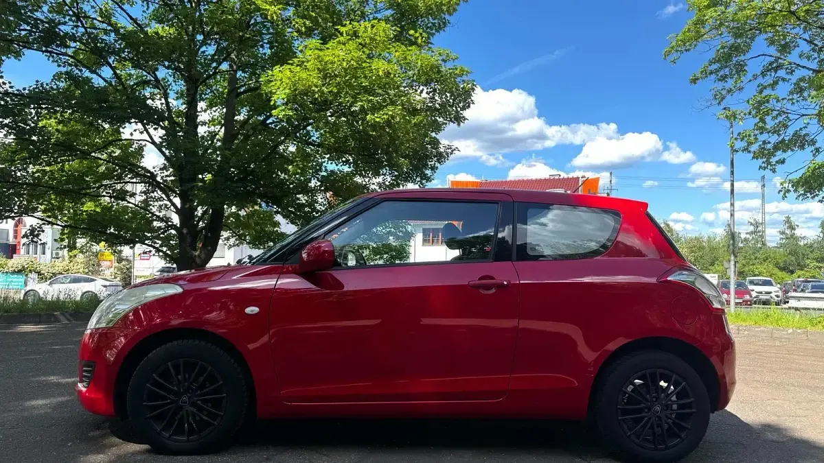 Gebraucht Suzuki Swift 94 PS (69 kW) 2012 Rot Kleinwagen