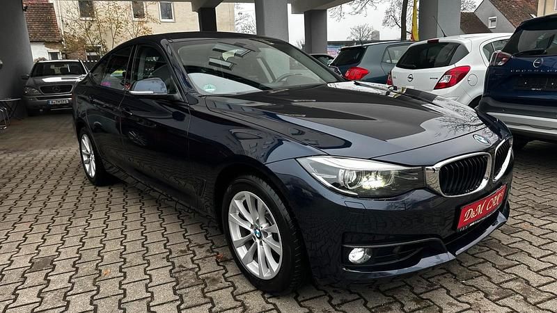 Second-hand BMW 320 184 CP (135 kW) 2017 Albastru Berlinǎ