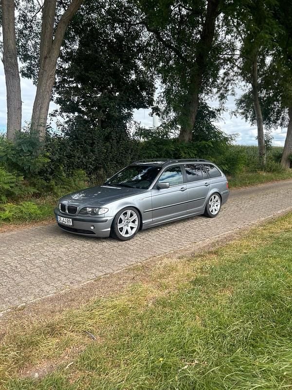 Grau Gebraucht 2005 BMW 320 Kombi | 2.250 € (Guter Preis) - Bild 1/4