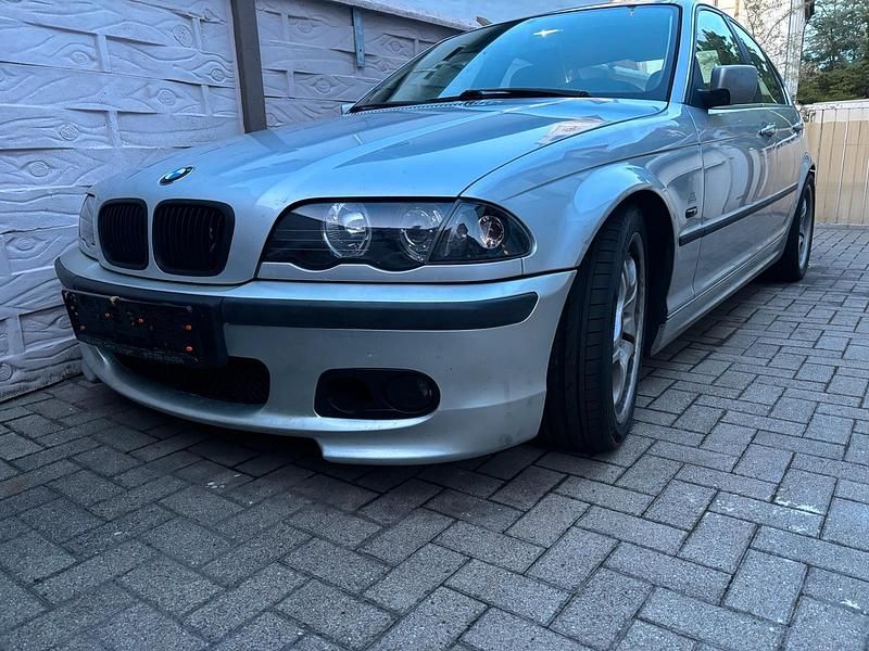 Silber Gebraucht 2000 BMW 330 Limousine | 3.700 € - Bild 1/4