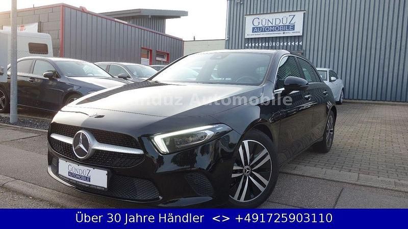 Schwarz Gebraucht 2020 Mercedes A200 Progressive Limousine | 21.695 € (Fairer Preis) - Bild 1/4