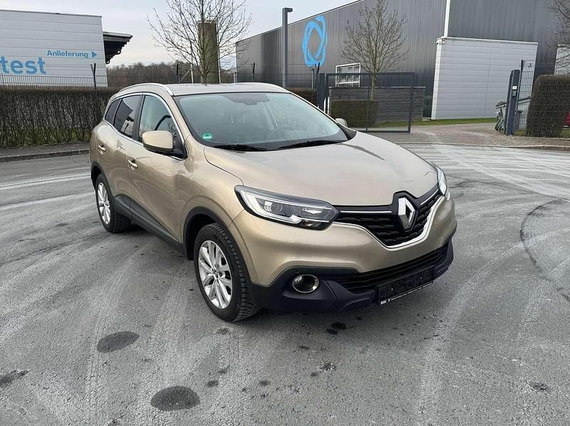 Beige dune Gebraucht 2017 Renault Kadjar SUV | 11.799 € (Fairer Preis) - Bild 1/4