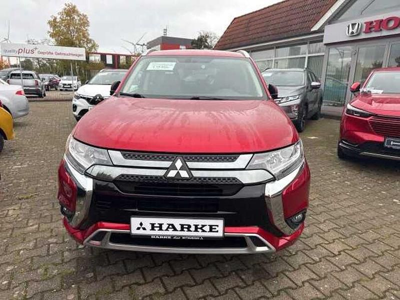 Gebraucht Mitsubishi Outlander P-HEV Spirit 203 PS (149 kW) 2021 Dynamic red premium (metallic) SUV