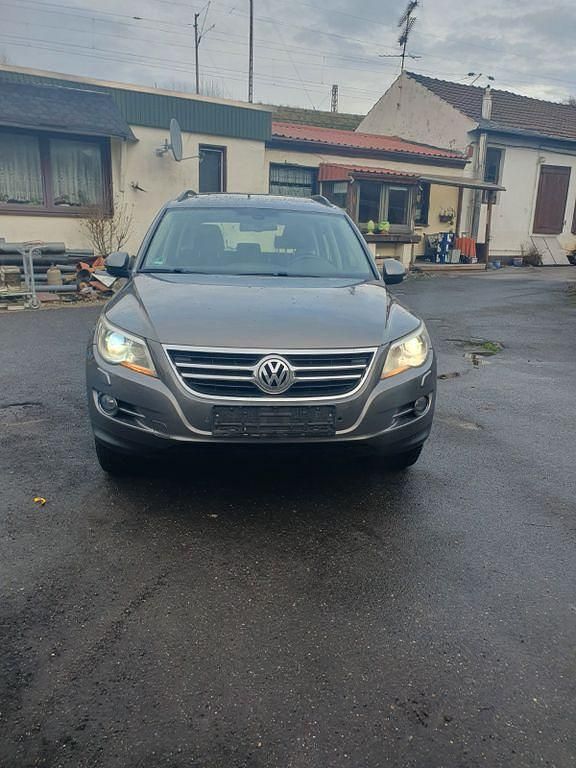 Grau Gebraucht 2009 VW Tiguan Sportline SUV | 5.490 € (Fairer Preis) - Bild 1/4