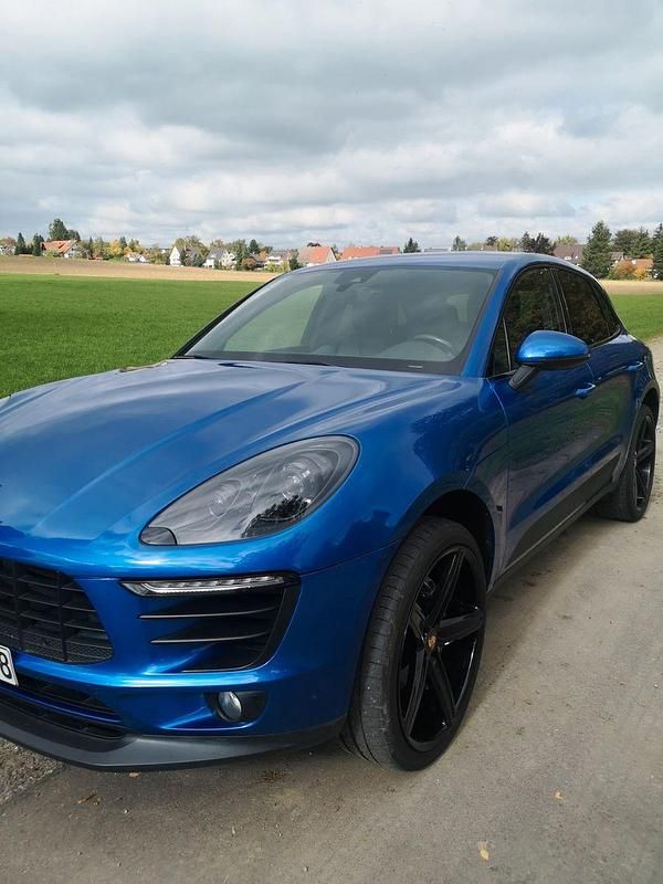 Blau Gebraucht 2016 Porsche Macan S SUV | 33.900 € (Superpreis) - Bild 1/4
