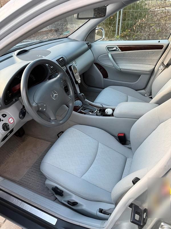 Gebraucht Mercedes C240 Elegance 170 PS (125 kW) 2002 Silber Limousine