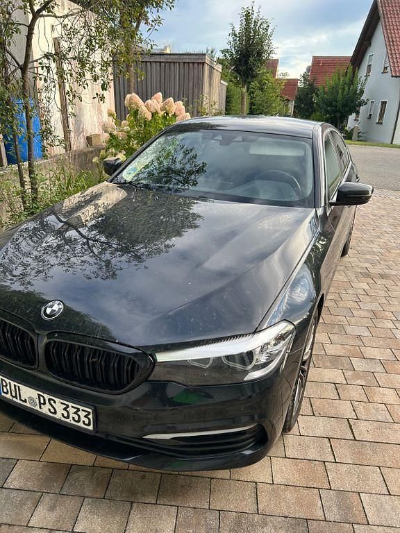 Schwarz Gebraucht 2020 BMW 520 Limousine | 26.200 € (Fairer Preis) - Bild 1/4