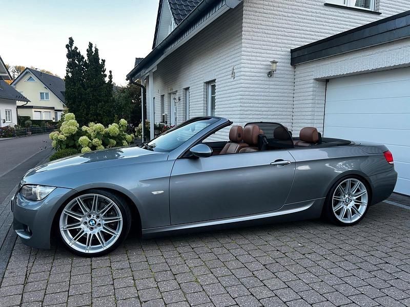 Grau Gebraucht 2008 BMW 335 Cabriolet M Performance Cabrio | 20.500 € (Fairer Preis) - Bild 1/4