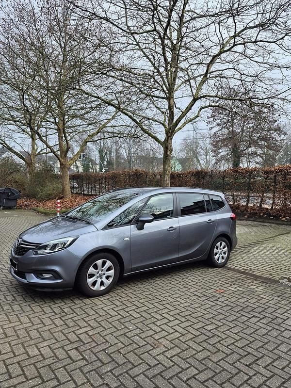Silber Gebraucht 2016 Opel Zafira Van / Kleinbus | 12.500 € (Teuer) - Bild 1/4