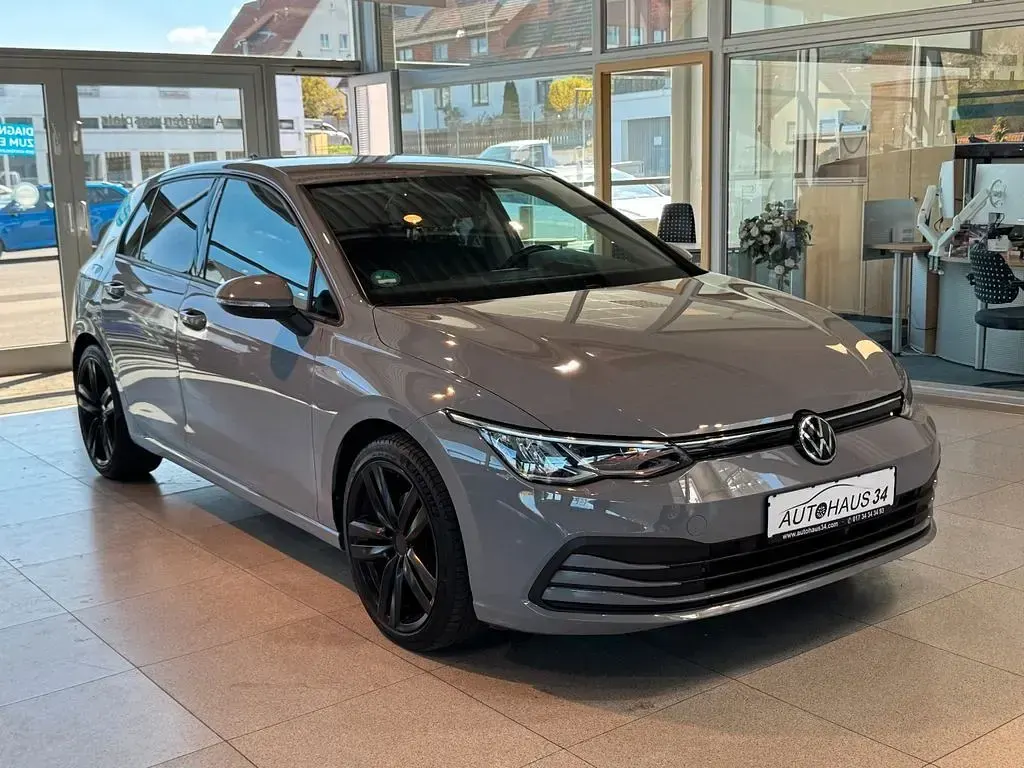 Gebraucht VW Golf VIII Life 150 PS (110 kW) 2020 Mondsteingrau Limousine