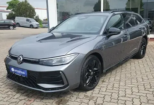 Gebraucht VW Passat R-line 272 PS (200 kW) 2024 Grau Kombi