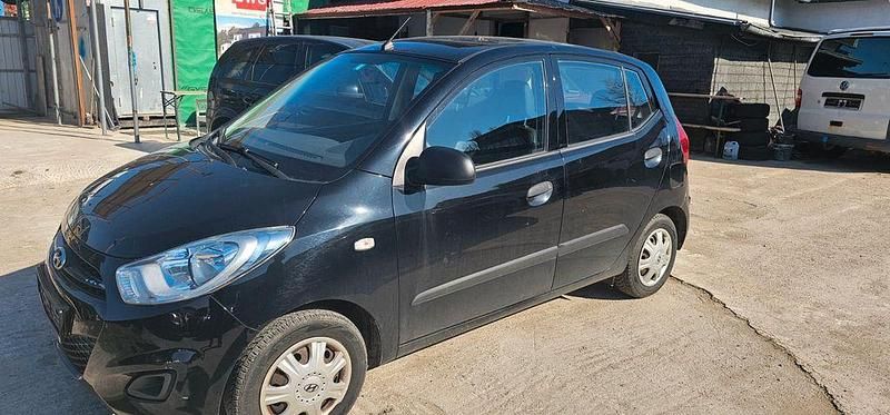 Gebraucht Hyundai i10 Edition 69 PS (50 kW) 2013 Schwarz Kleinwagen