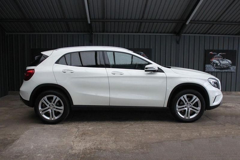 Gebraucht Mercedes GLA250 211 PS (155 kW) 2016 Weiß SUV