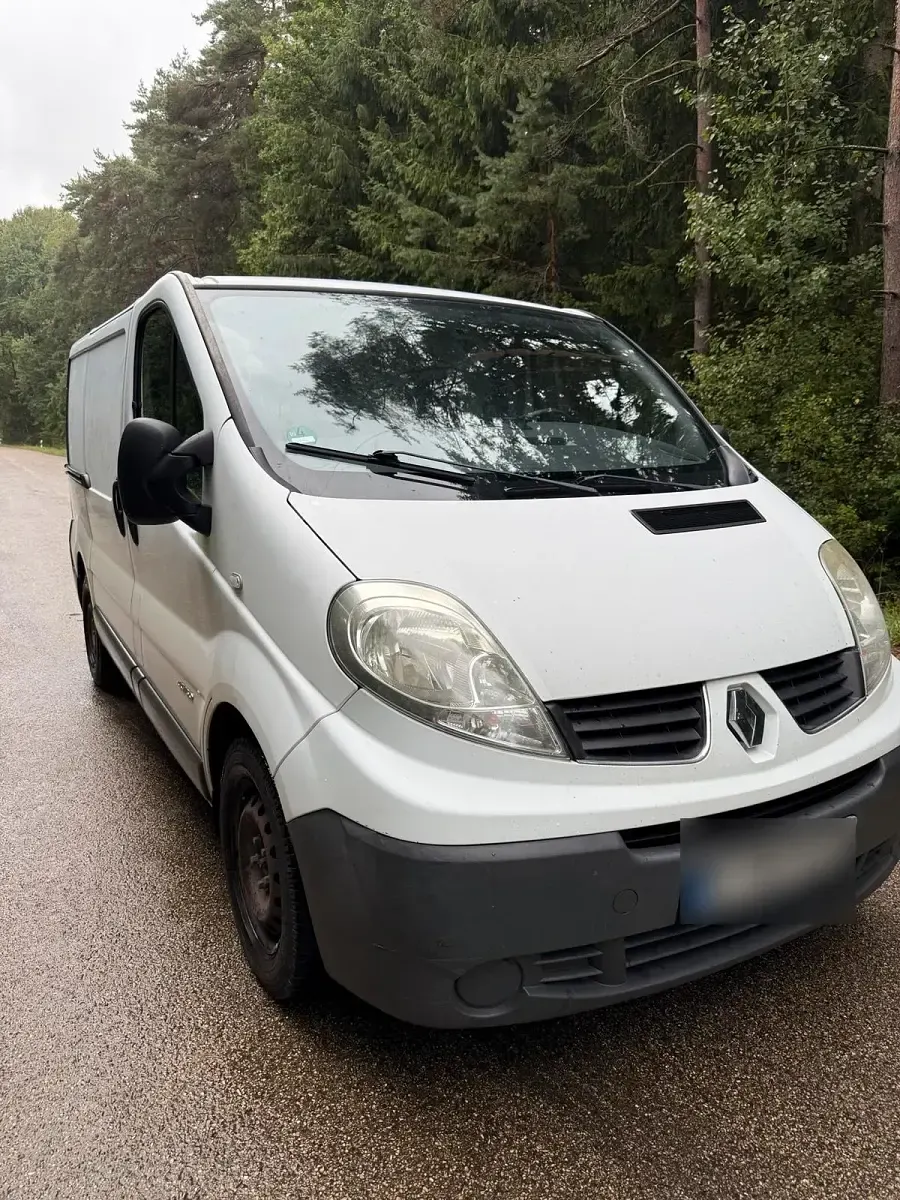 Second-hand Renault Trafic 145 CP (106 kW) 2007 Alb Monovolum
