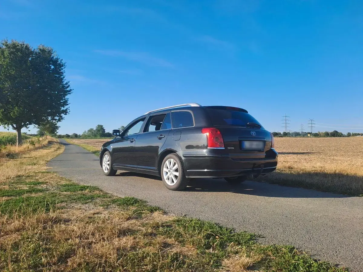 Gebraucht Toyota Avensis 129 PS (94 kW) 2004 Schwarz Limousine