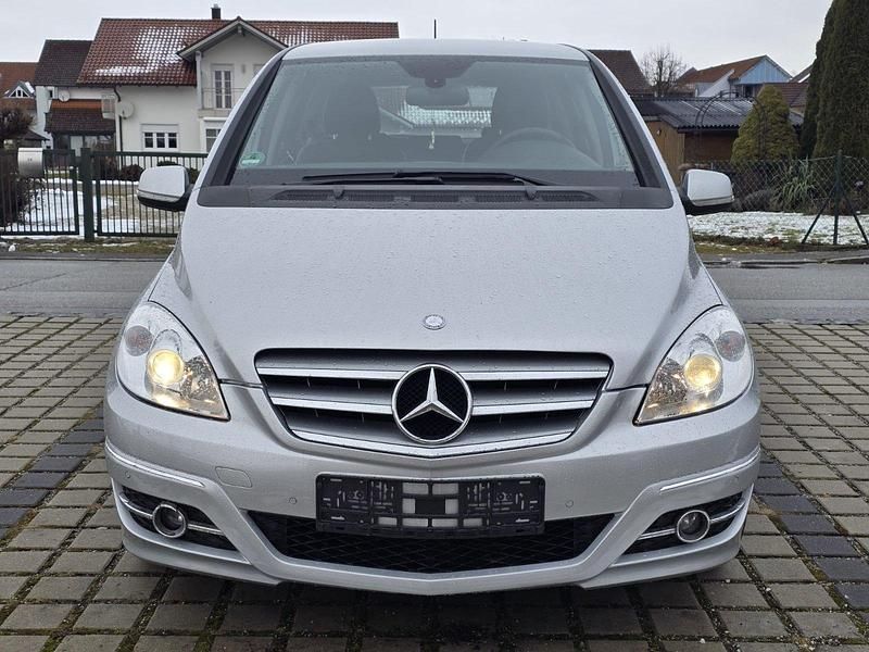 Gebraucht Mercedes B180 109 PS (80 kW) 2009 Silber Van / Kleinbus