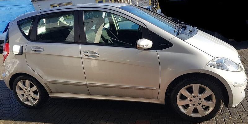 Gebraucht Mercedes A150 Elegance 95 PS (69 kW) 2006 Silber Van / Kleinbus