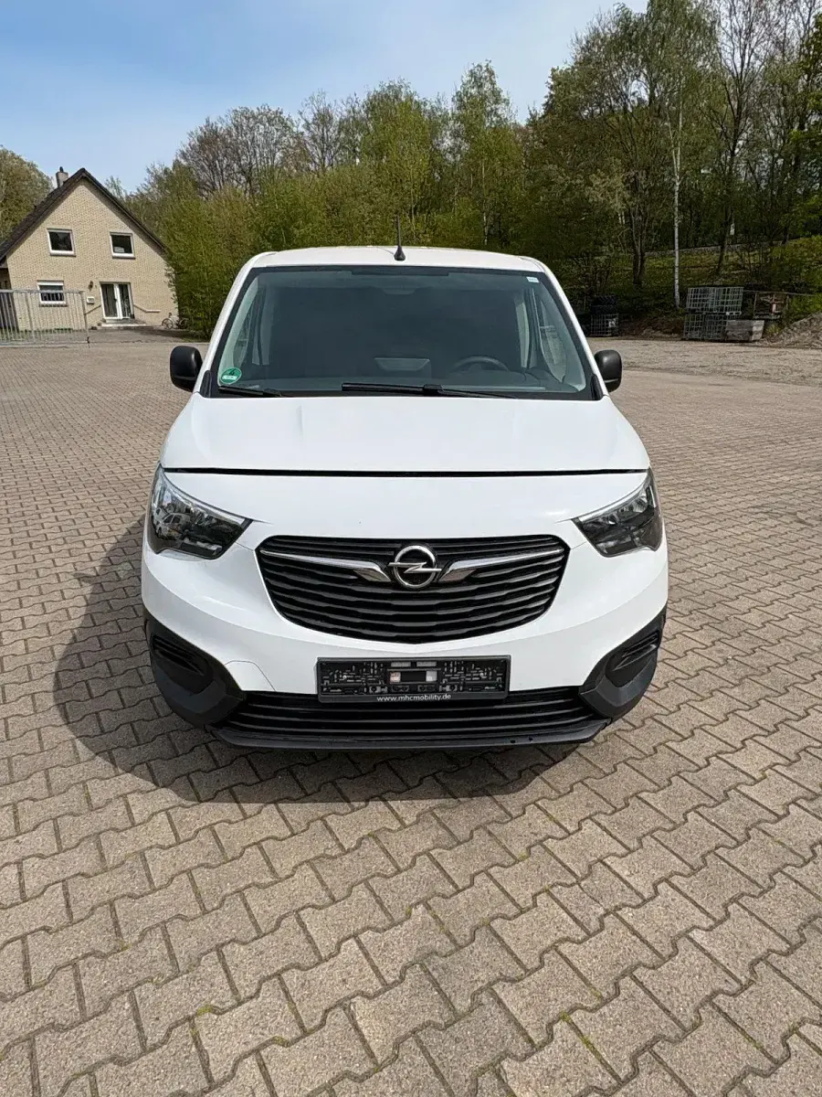 Gebraucht Opel Combo 102 PS (75 kW) 2022 Weiß Van / Kleinbus