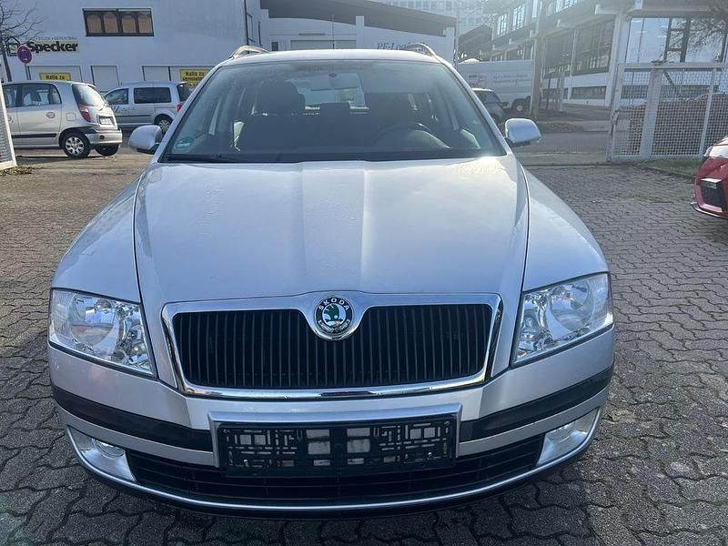 Silber Gebraucht 2009 Skoda Octavia Team Edition Kombi | 2.699 € (Fairer Preis) - Bild 1/4