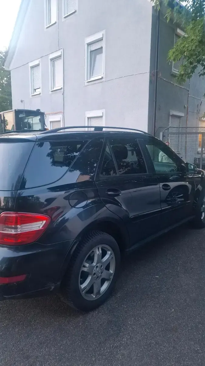 Gebraucht Mercedes ML350 231 PS (169 kW) 2011 Schwarz SUV