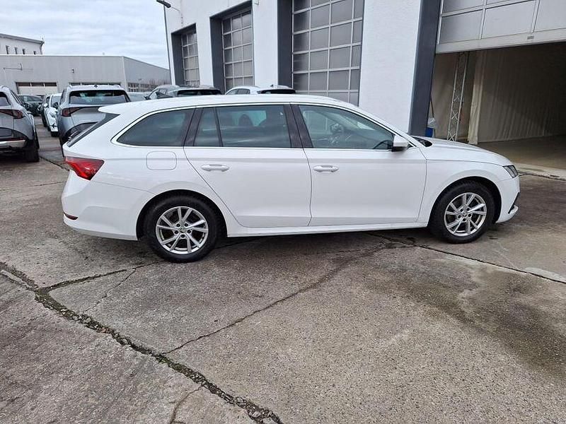 Gebraucht Skoda Octavia Style 116 PS (85 kW) 2023 Candyweiss Kombi