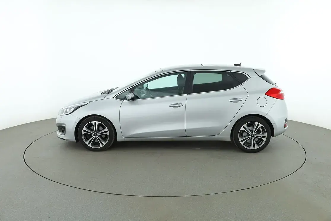 Gebraucht Kia Ceed Spirit 135 PS (99 kW) 2015 Grau Kleinwagen