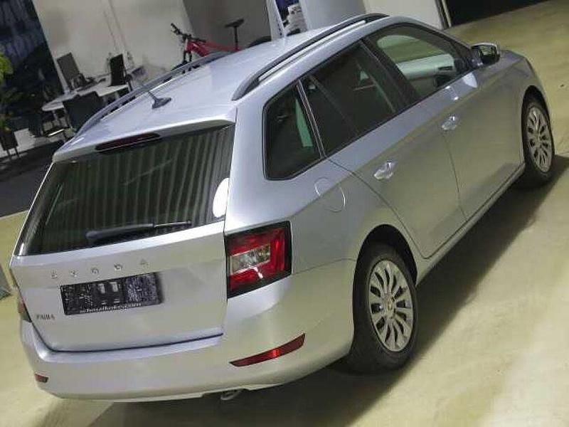 Gebraucht Skoda Fabia Ambition 95 PS (69 kW) 2021 Brilliant silver (metallic) Kombi