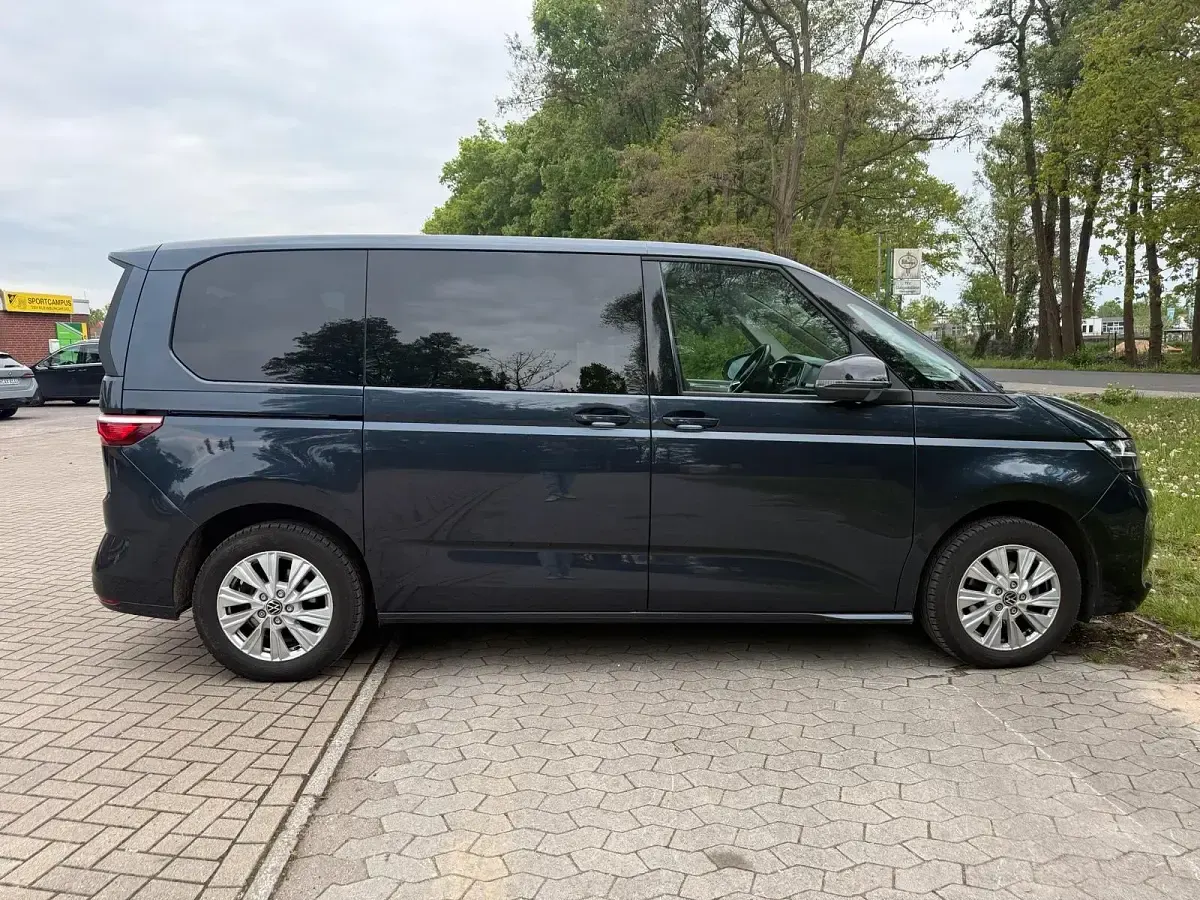 Gebraucht VW Multivan 150 PS (110 kW) 2022 Blau Van / Kleinbus