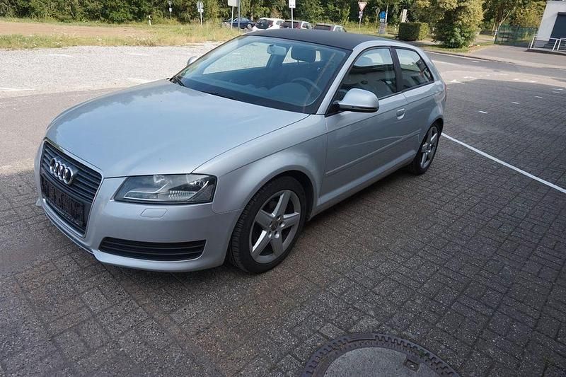 Silber Gebraucht 2009 Audi A3 Attraction Limousine | 2.800 € (Superpreis) - Bild 1/4