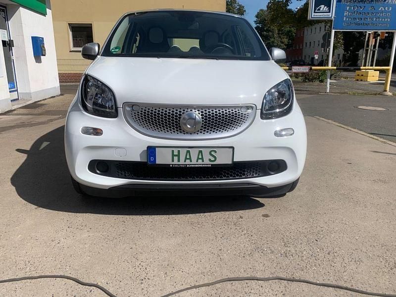 Gebraucht Smart ForFour Passion 71 PS (52 kW) 2015 Weiß Kleinwagen