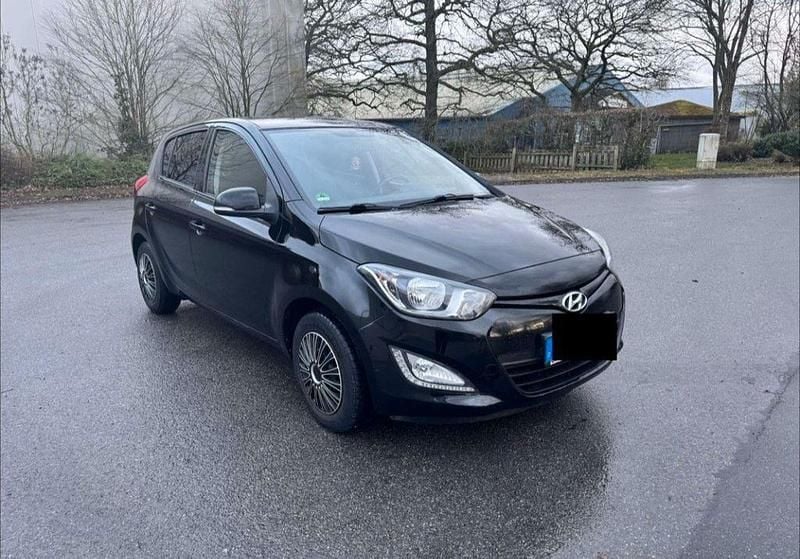 Gebraucht Hyundai i20 Classic 86 PS (63 kW) 2014 Schwarz Kleinwagen