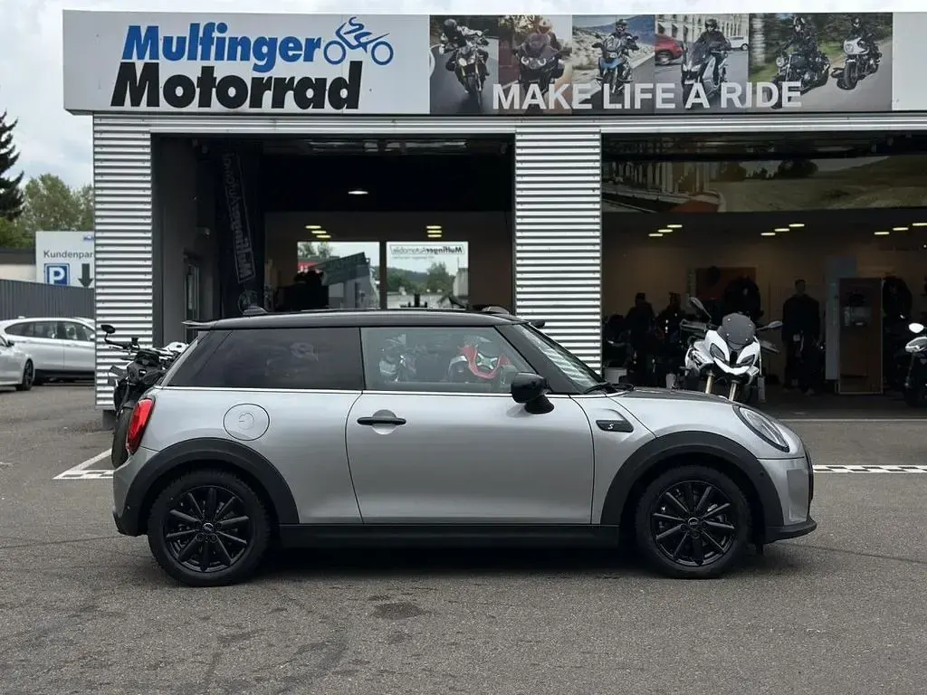 Usata Mini Cooper SE Classic 135 kW (184 CV) 2023 Argento Utilitaria