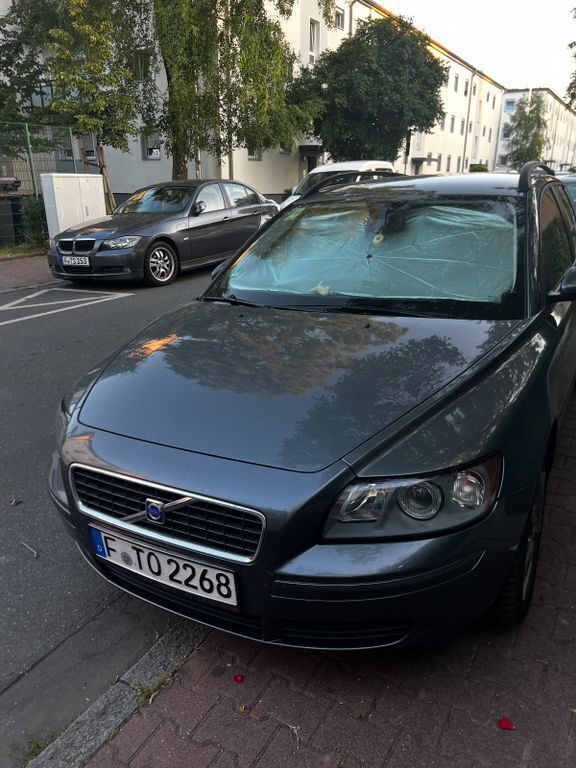 Grau Gebraucht 2005 Volvo V50 Kombi | 1.999 € (Guter Preis) - Bild 1/4