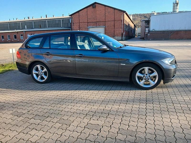 Gebraucht BMW 318 130 PS (95 kW) 2007 Grau Kombi
