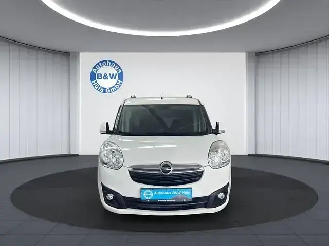 Gebraucht Opel Combo Edition 120 PS (88 kW) 2017 Weiß Van / Kleinbus