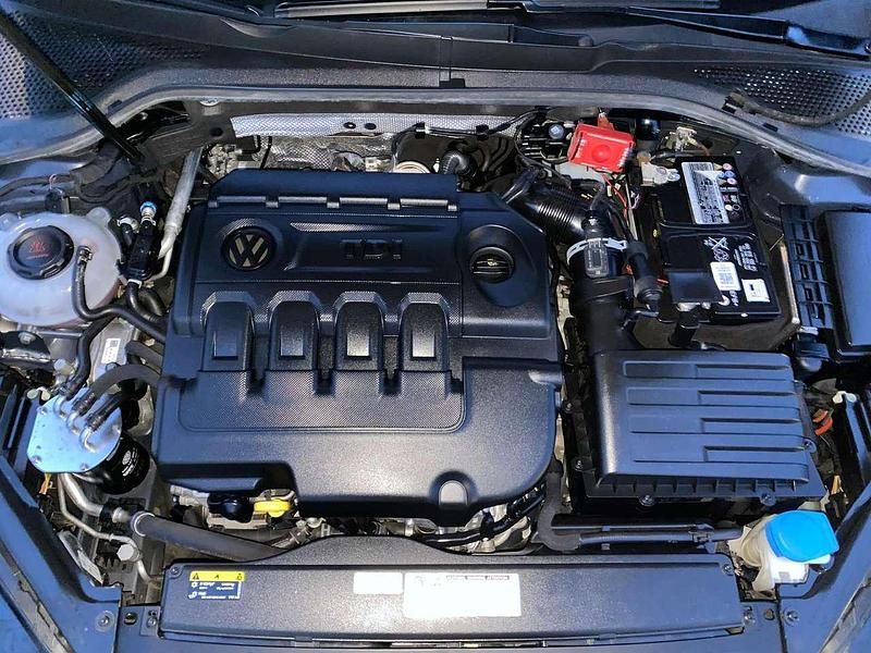 Gebraucht VW Golf VII Join 116 PS (85 kW) 2018 Atlantic blue metallic Kleinwagen