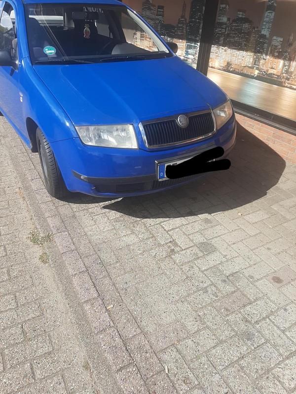 Blau Gebraucht 2002 Skoda Fabia Kleinwagen | 850 € (Fairer Preis) - Bild 1/4