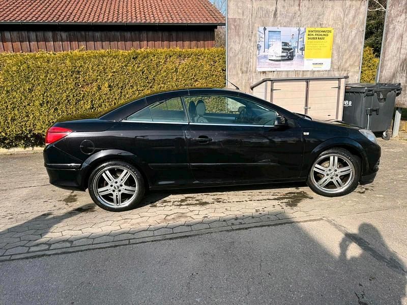 Gebraucht Opel Astra Cabriolet 119 PS (87 kW) 2007 Schwarz Cabrio
